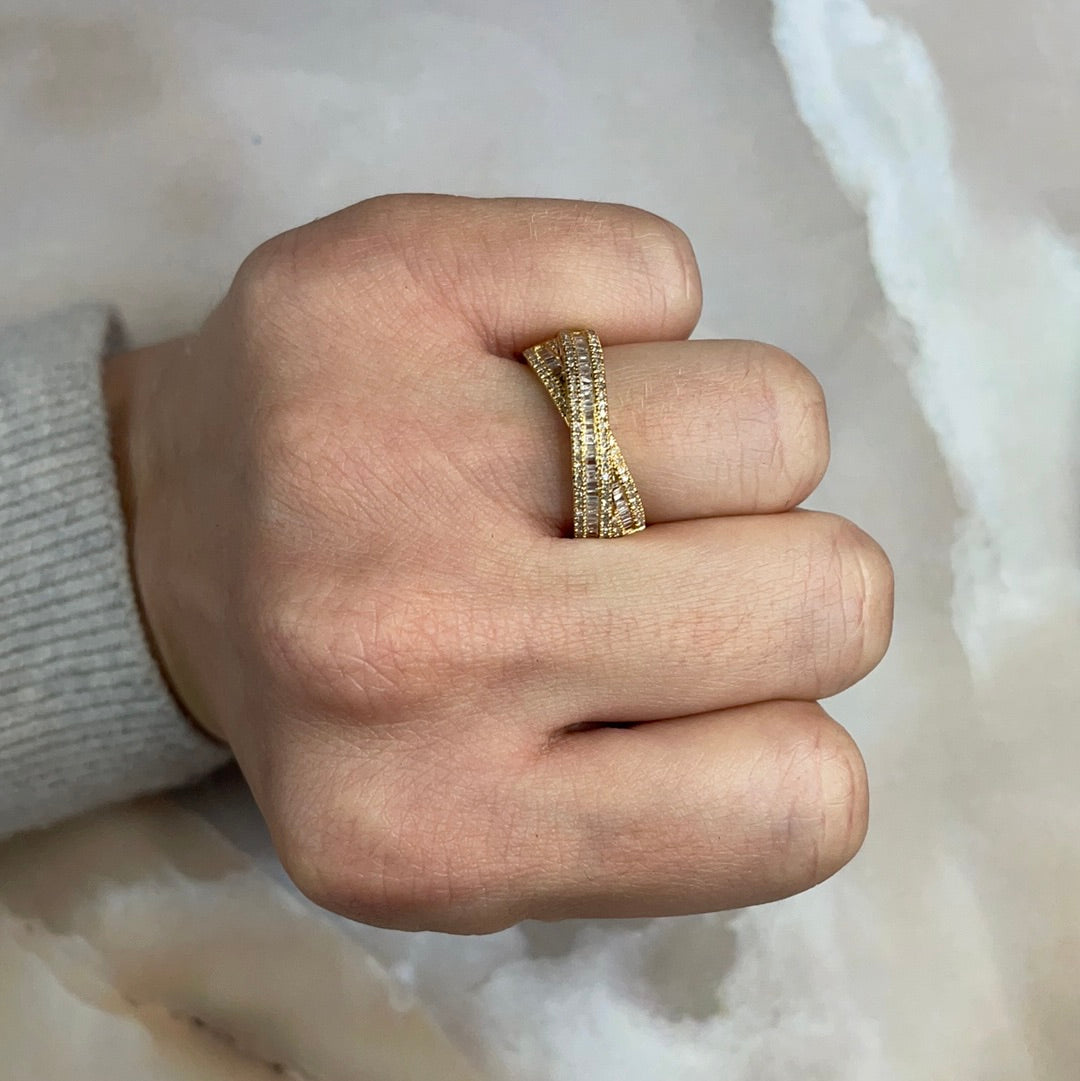 Baguette Crossed Ring Yellow Gold